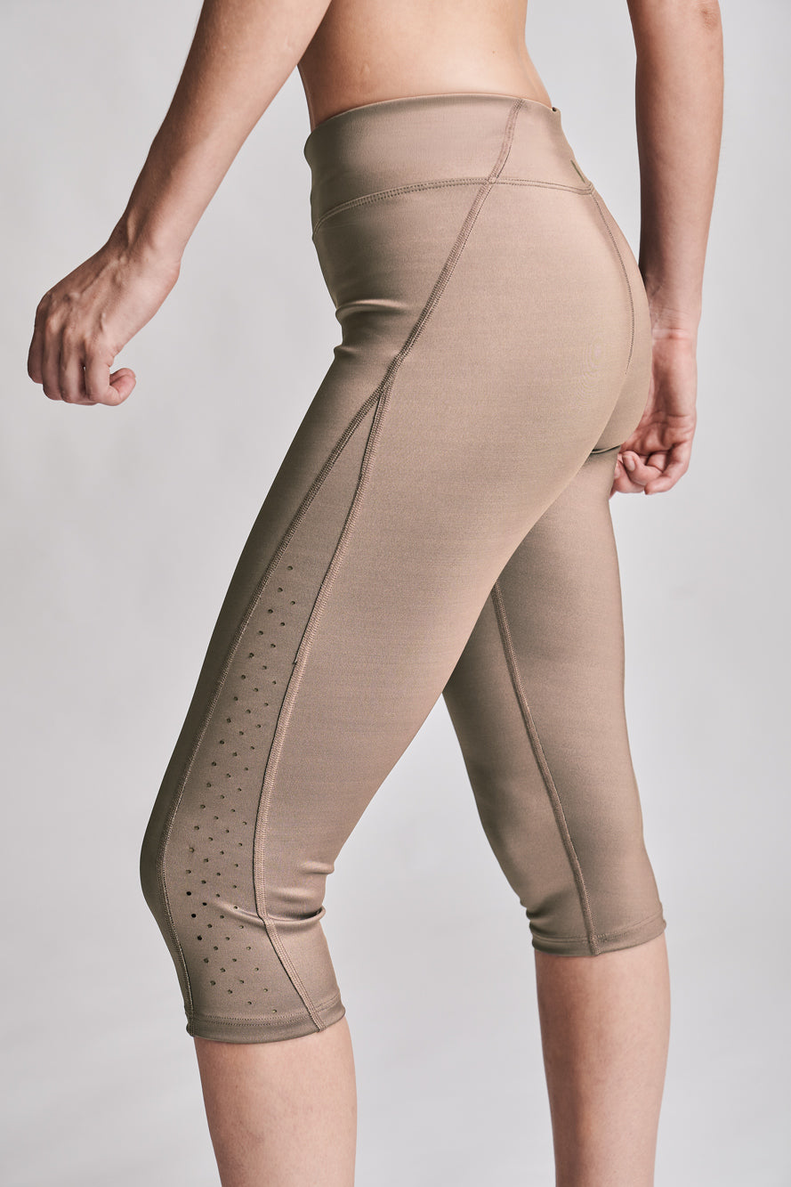 9636 - Calza capri con recorte Spark Negra