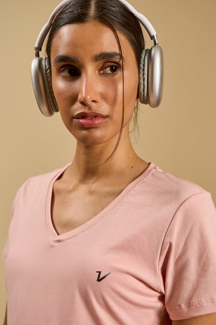 9246 - Remera escote en V Essential (fw)