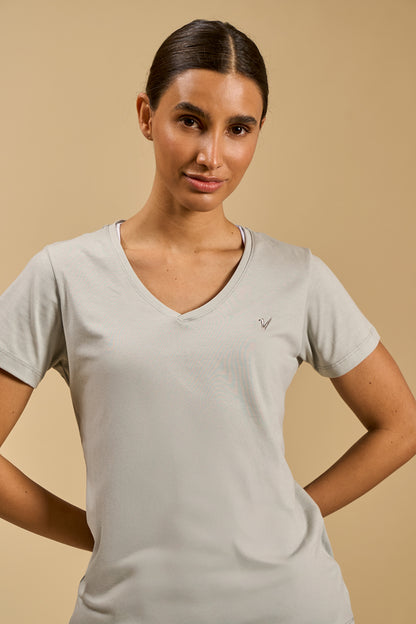 9246 - Remera escote en V Essential (fw)