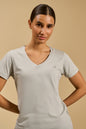9246 - Remera escote en V Essential