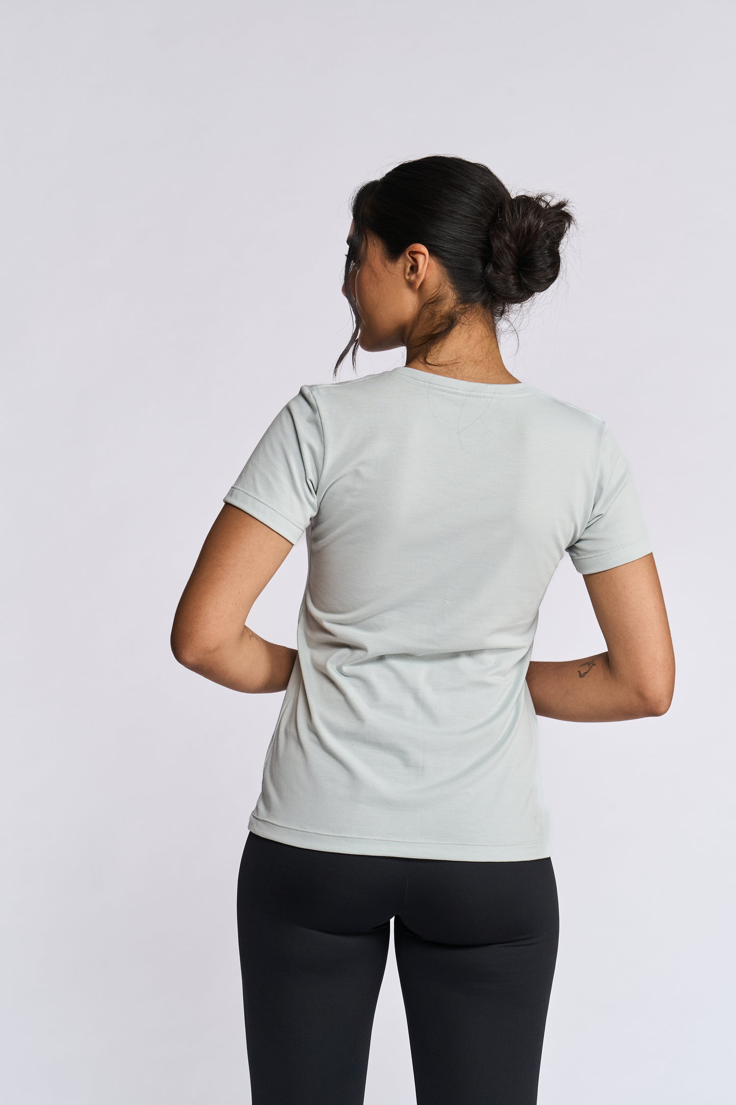 9246 - Remera escote en V Essential