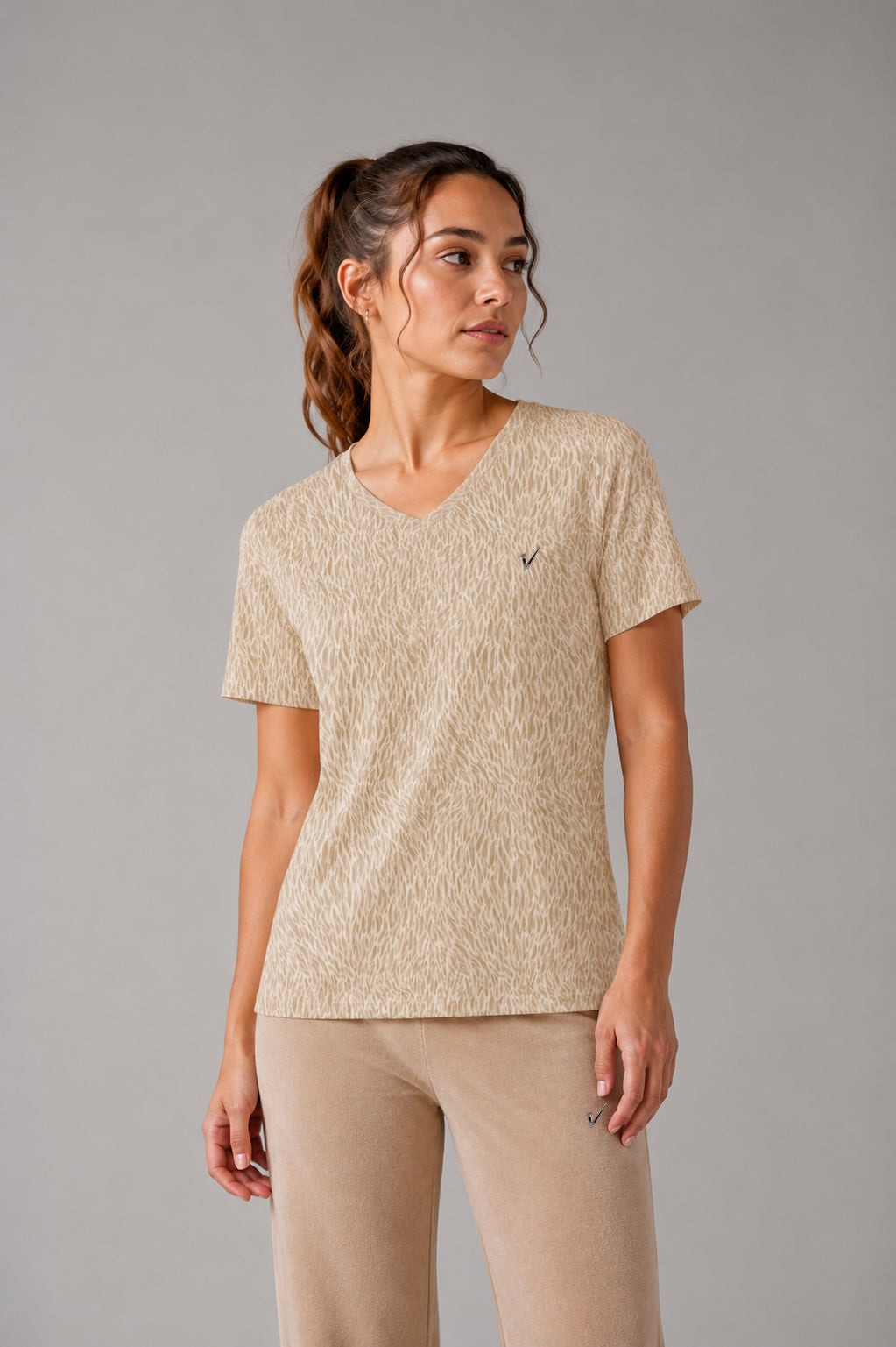 9246 - Remera escote en V Essential