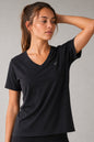 9246 - Remera escote en V Essential