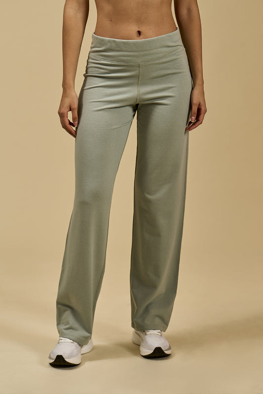 9949 - Pantalón Recto Bassic